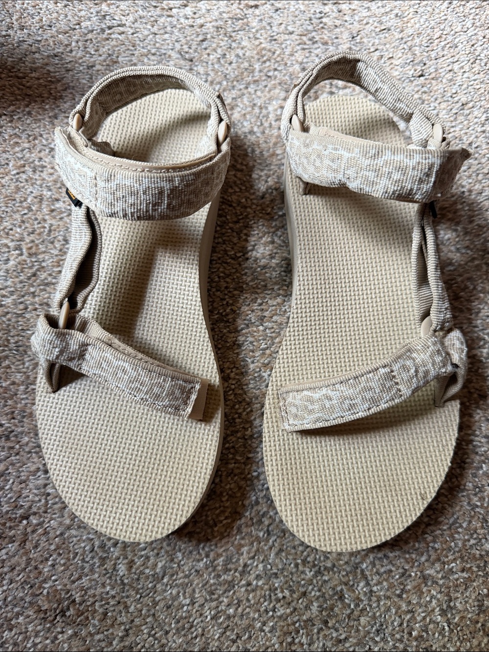 Teva leopard print sandal